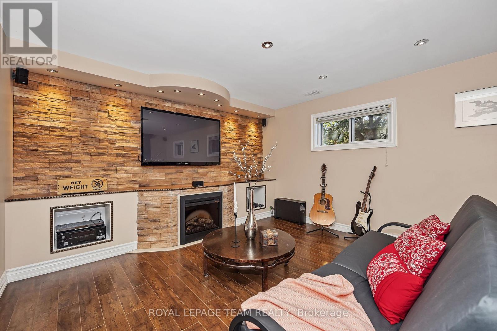 1115 DES CERISIERS STREET - 25