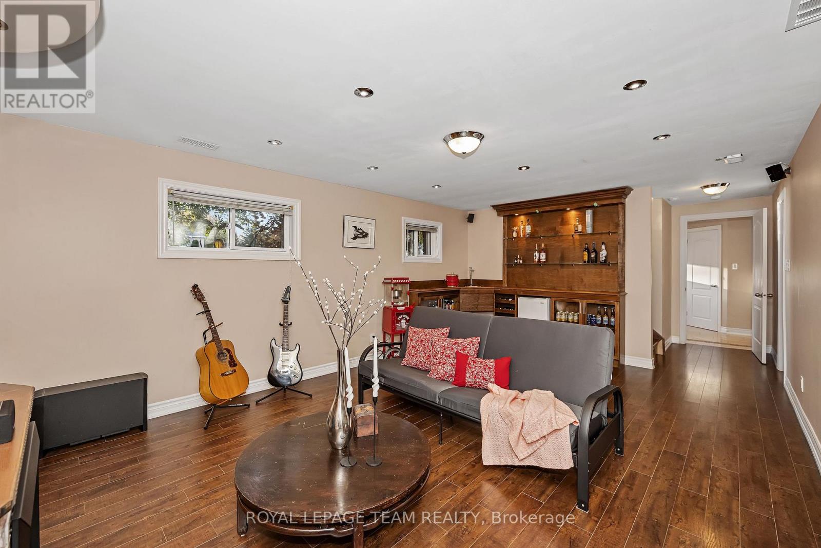 1115 DES CERISIERS STREET - 26