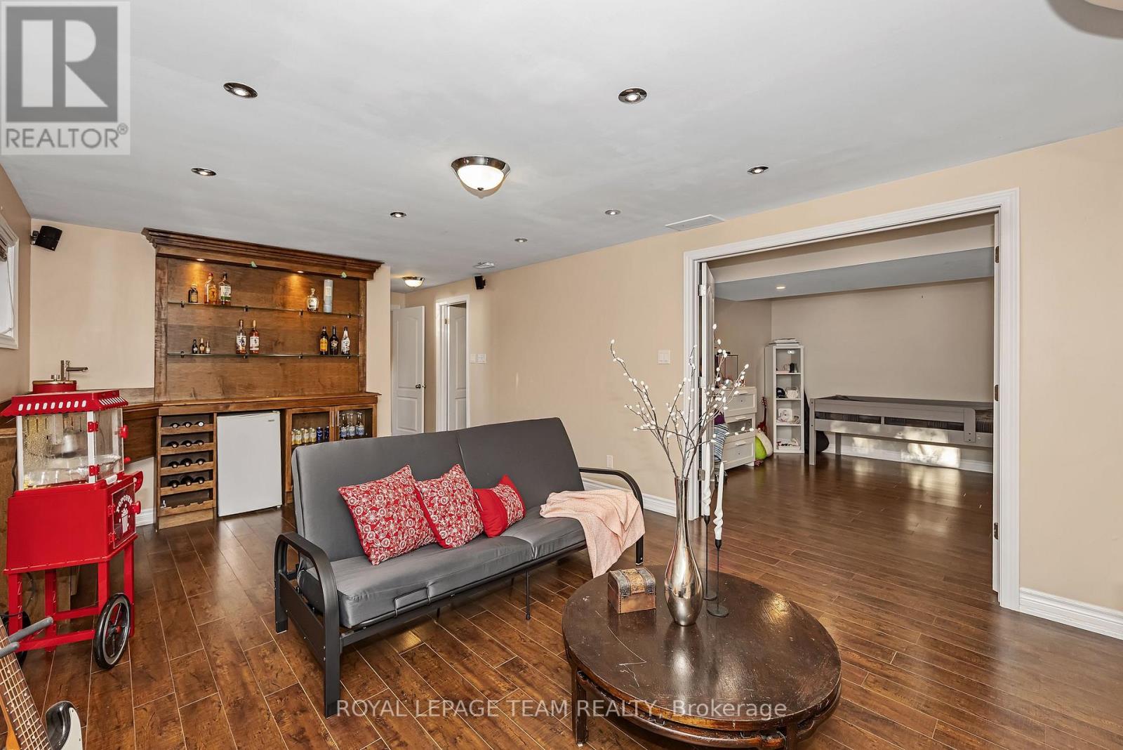 1115 DES CERISIERS STREET - 27