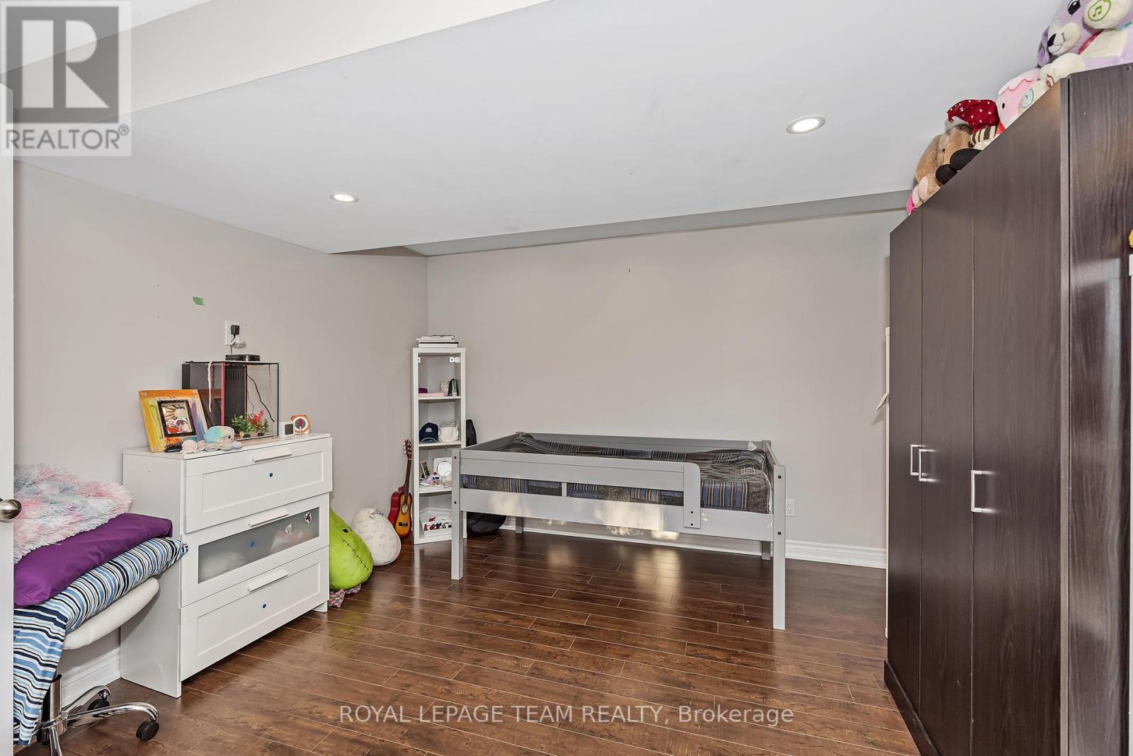 1115 DES CERISIERS STREET - 30