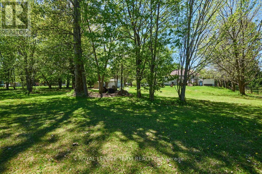 1115 DES CERISIERS STREET - 33