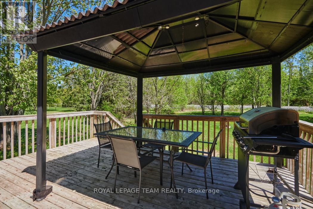 1115 DES CERISIERS STREET - 35