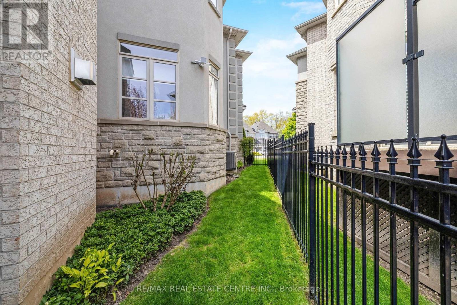 3168 WATERCLIFFE COURT - 44