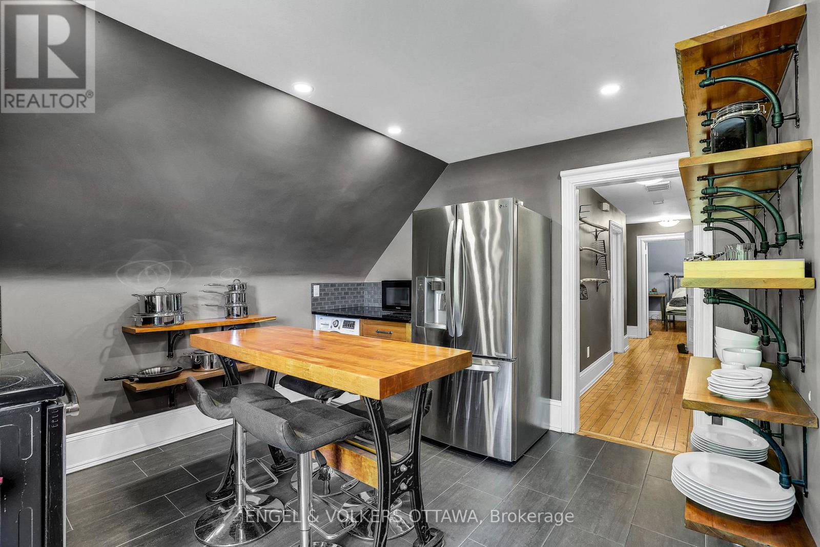 267 STEWART STREET N - 40