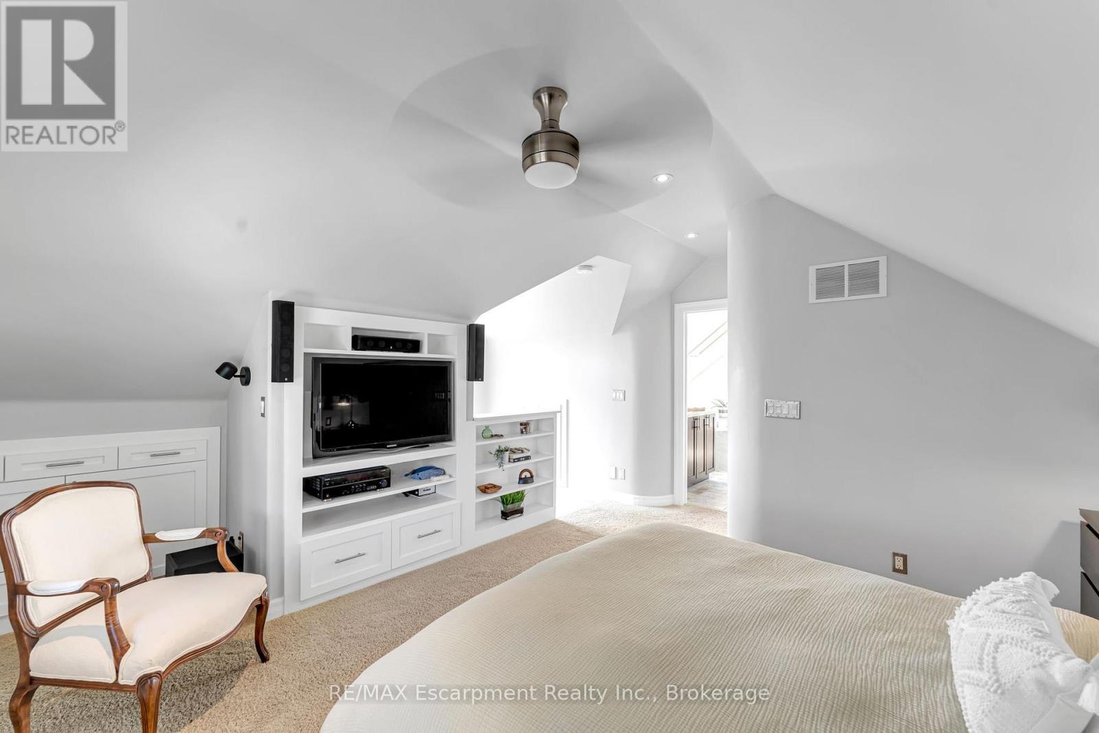 546 HURD AVENUE - 18