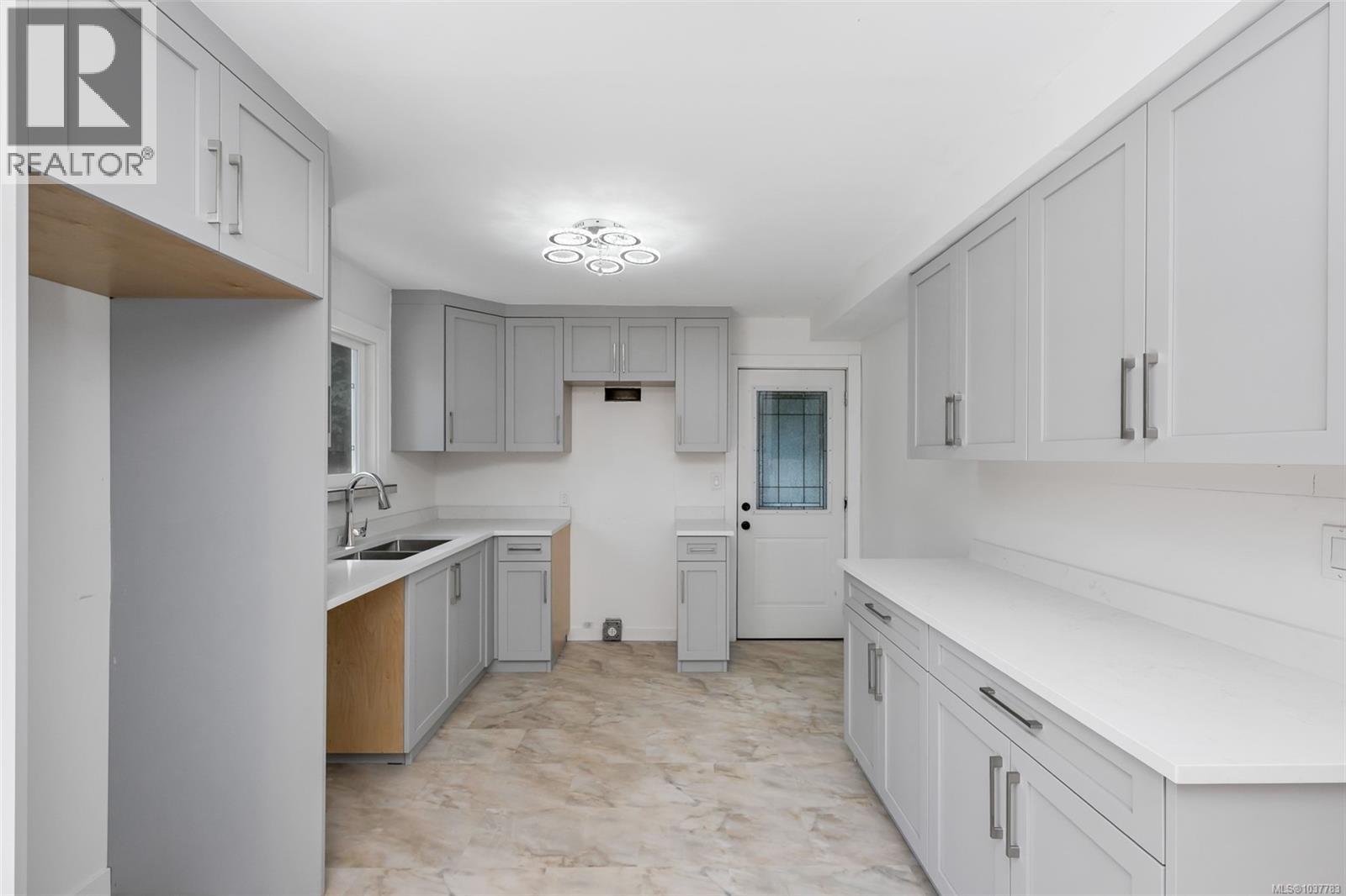 160 Cowichan Lake Rd - 34