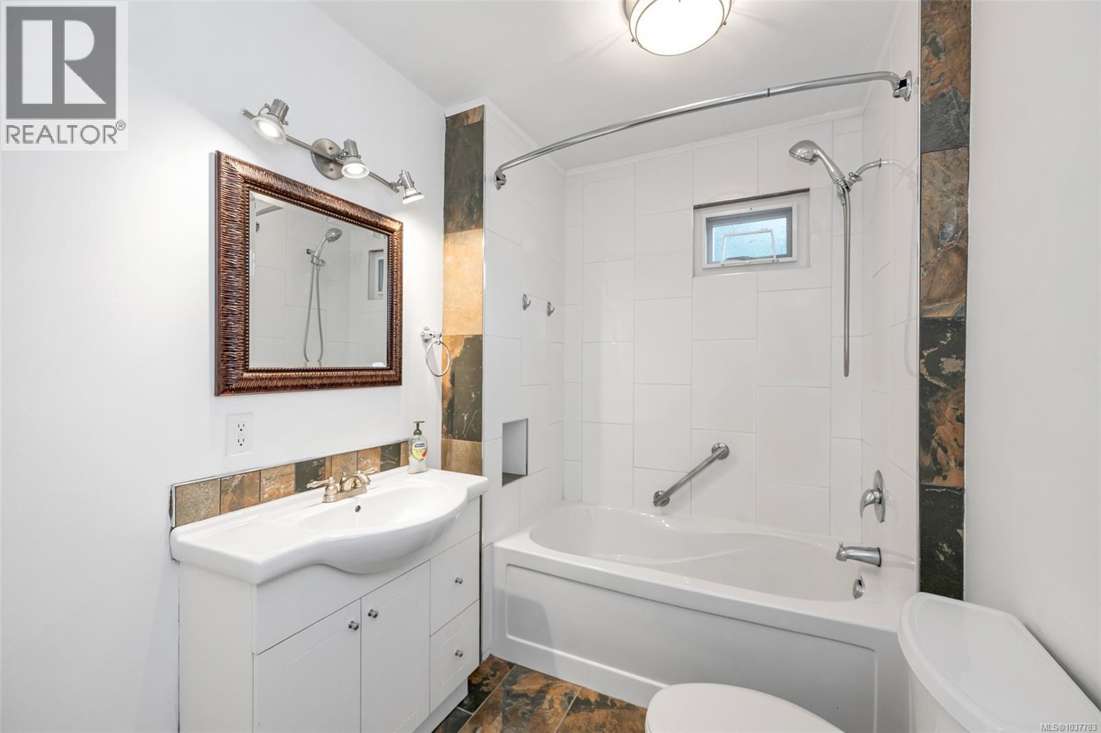 160 Cowichan Lake Rd - 45
