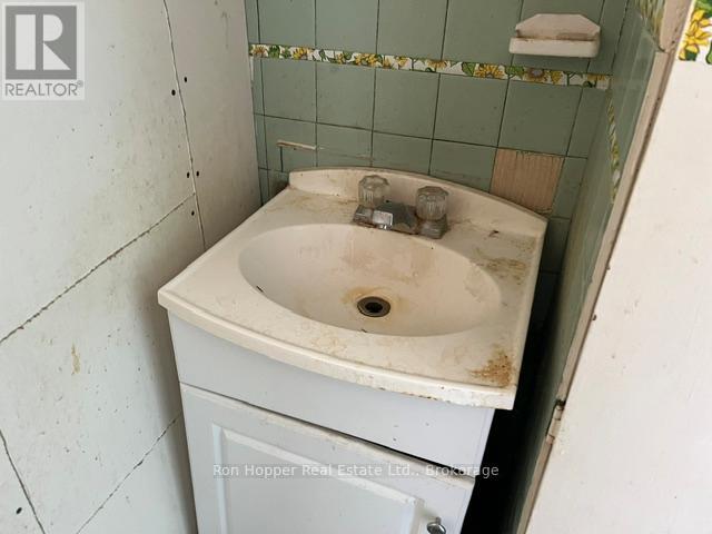1086 3RD AVENUE E - 11