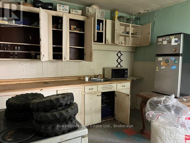 1086 3RD AVENUE E - 19