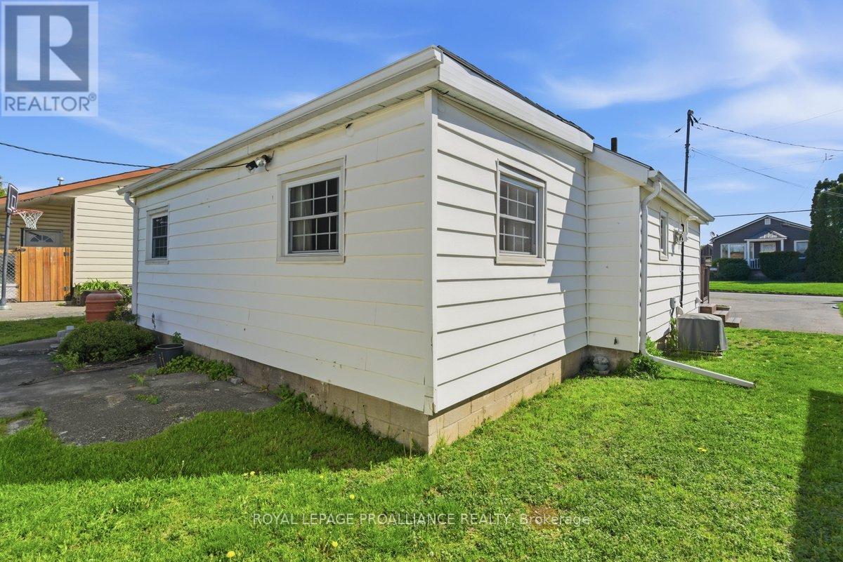 14 RAMSAY AVENUE - 41