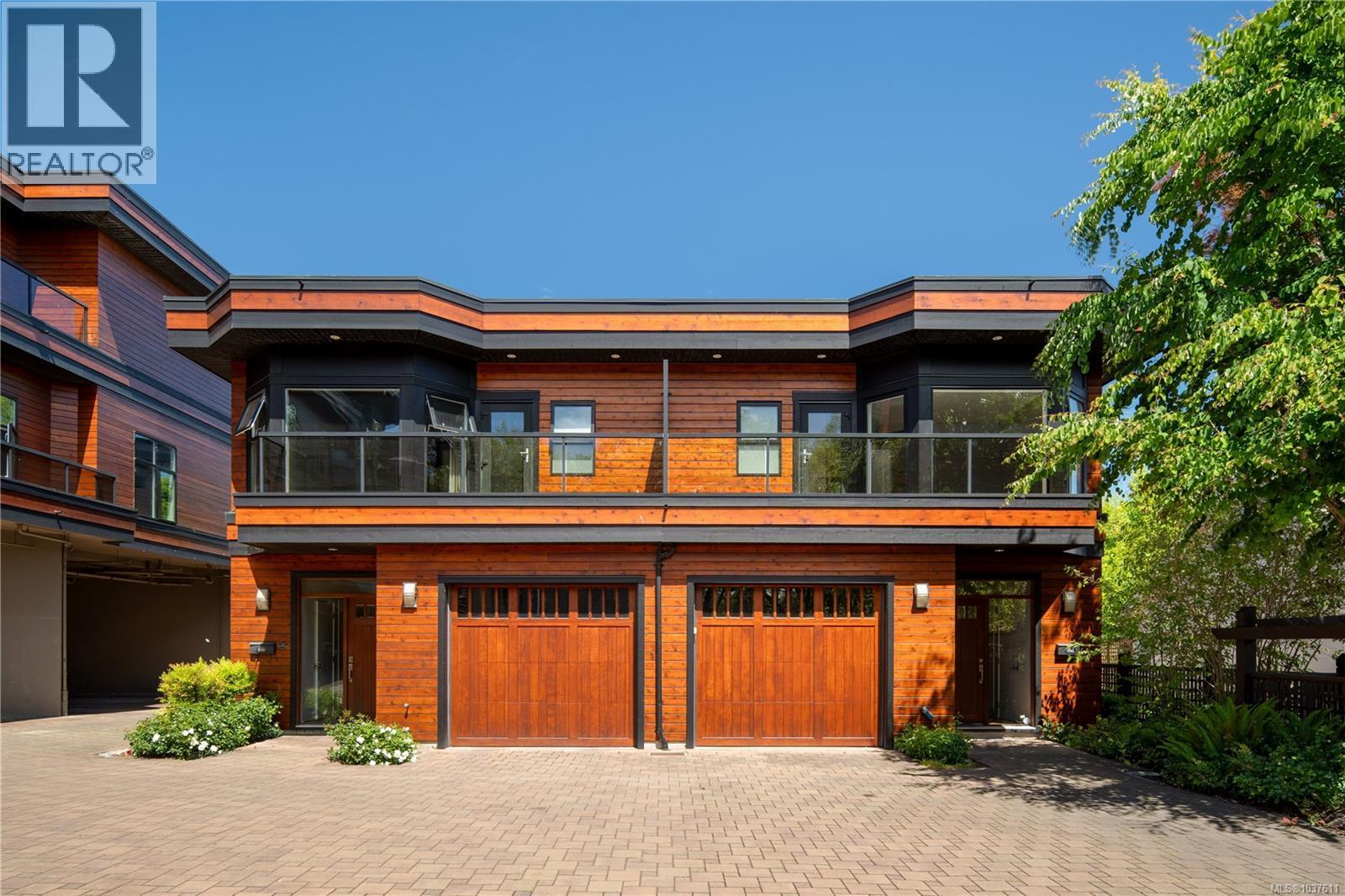 TH2 2591 Penrhyn Street, Saanich