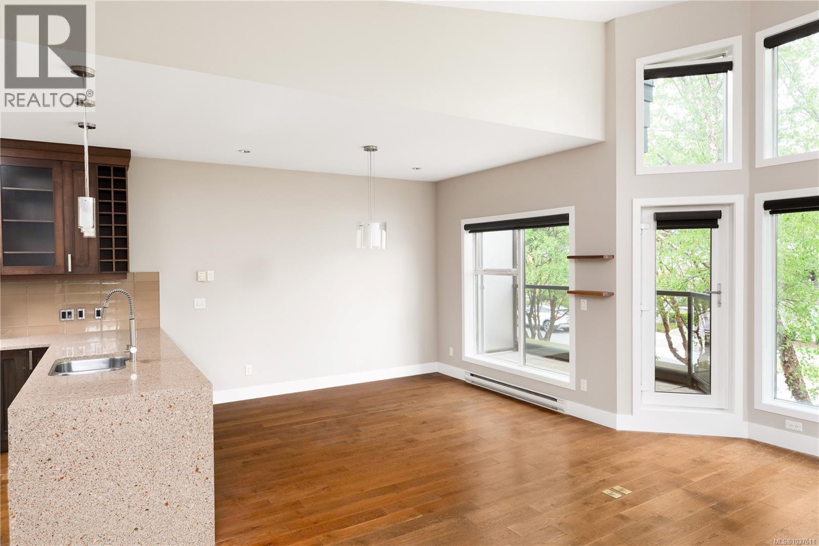 TH2 2591 Penrhyn Street, Saanich