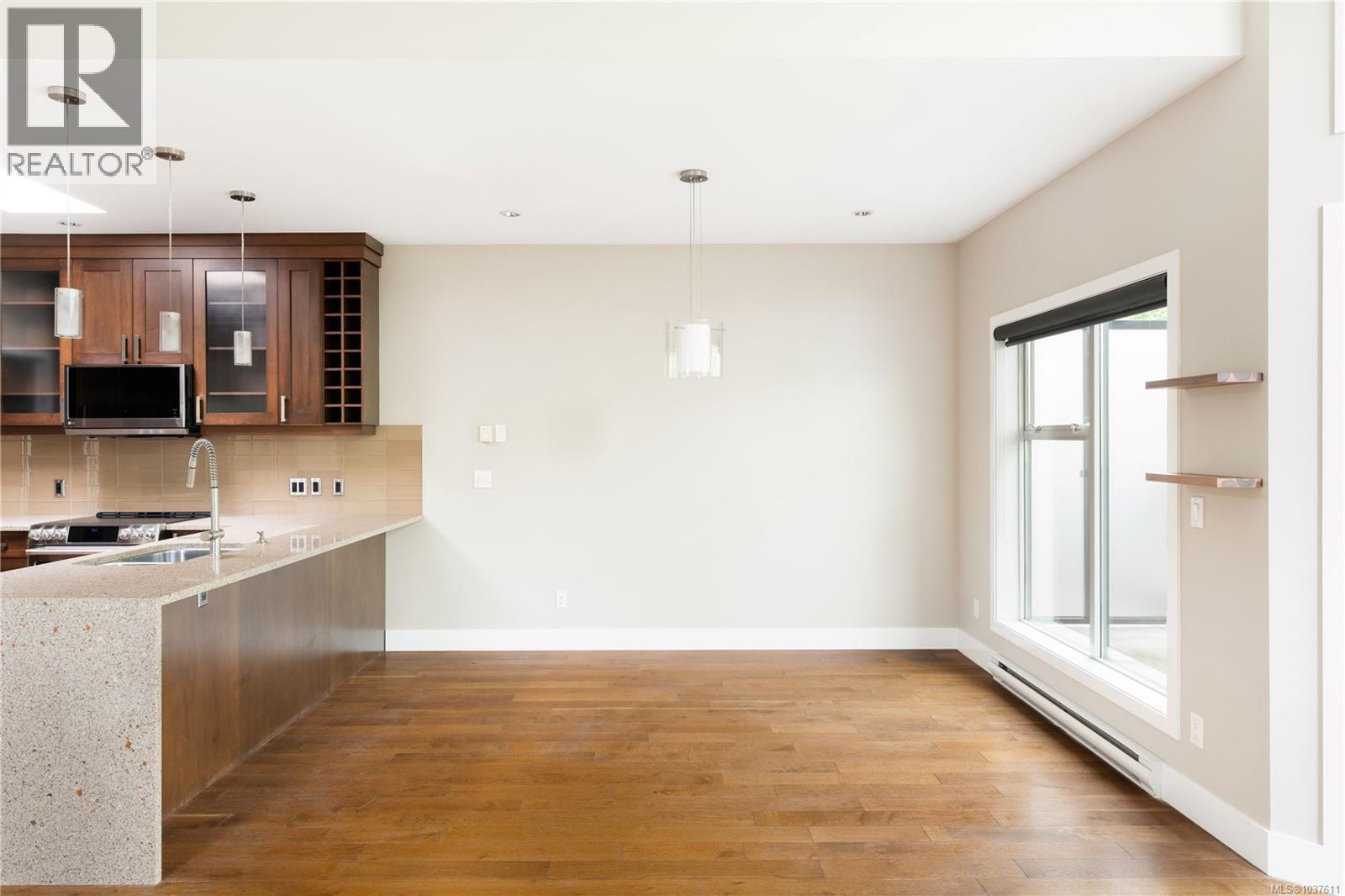 TH2 2591 Penrhyn Street, Saanich