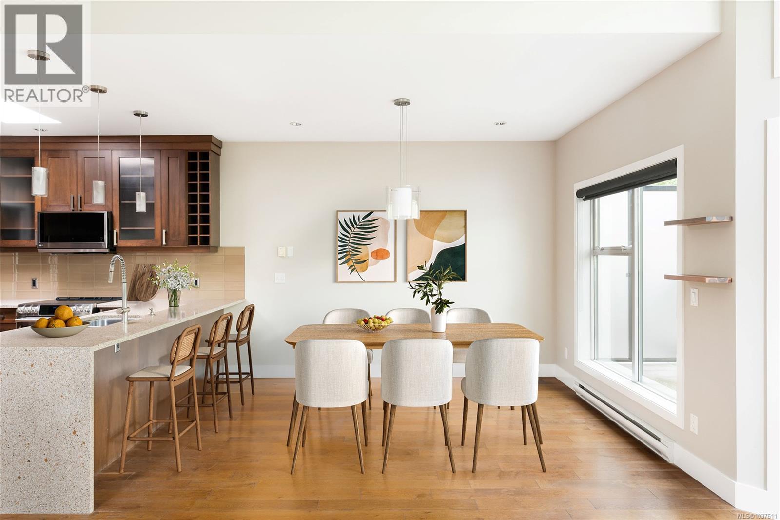 TH2 2591 Penrhyn Street, Saanich