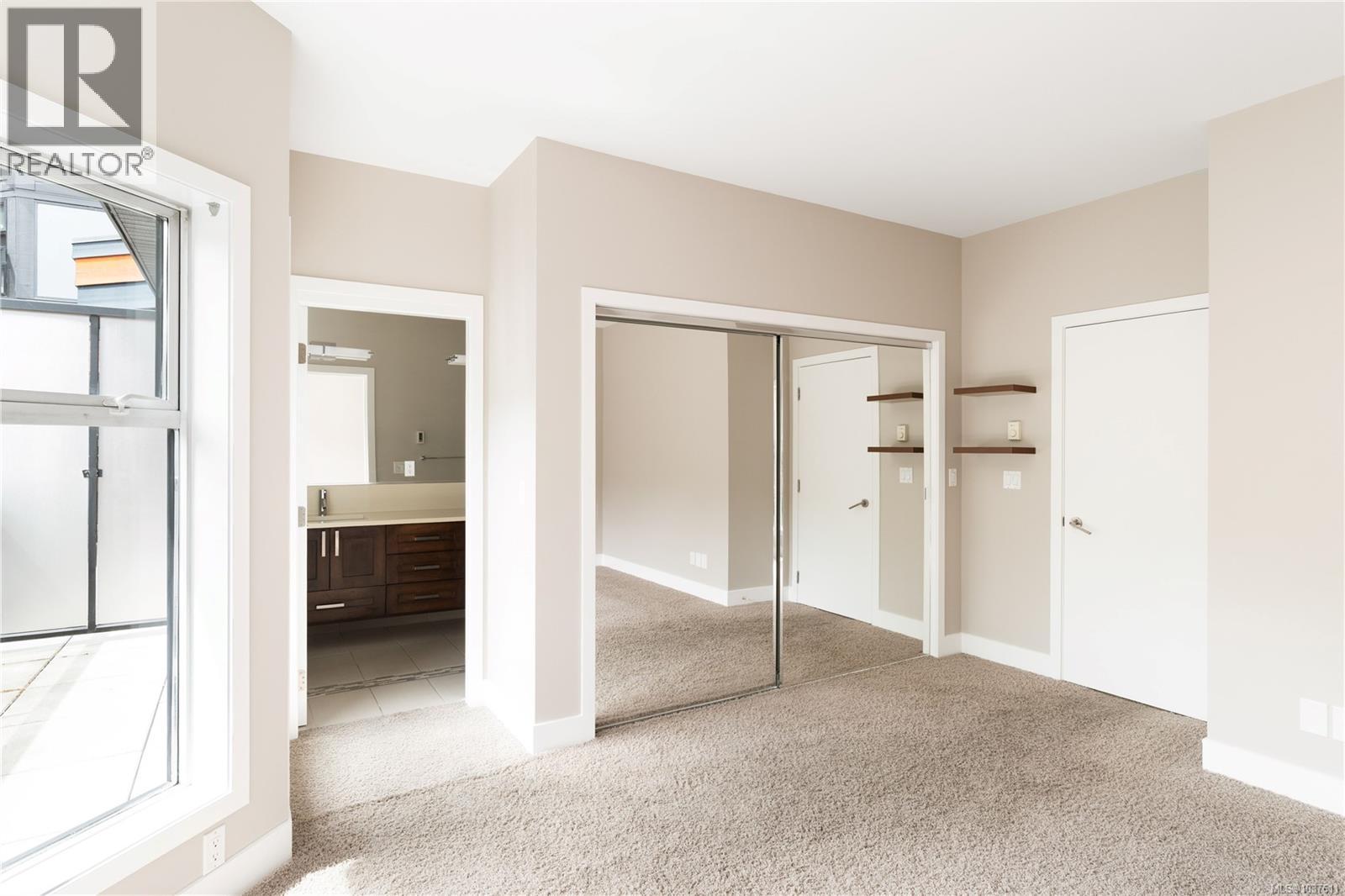 TH2 2591 Penrhyn Street, Saanich