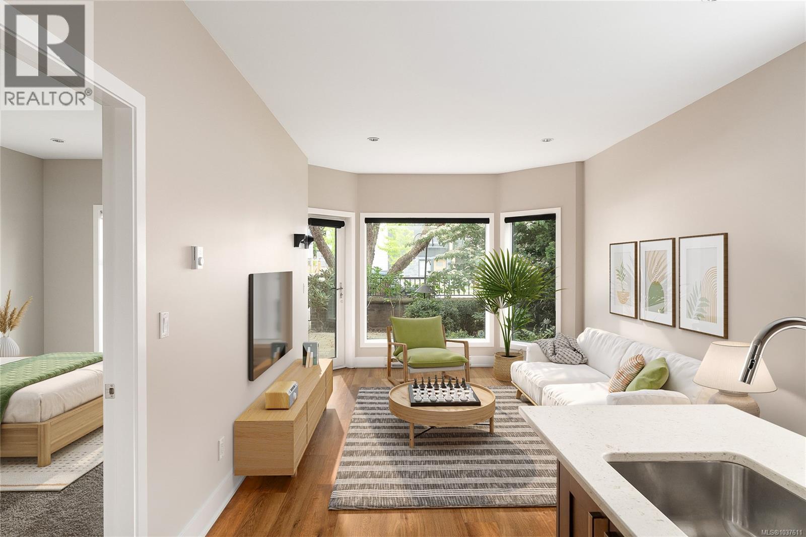 TH2 2591 Penrhyn Street, Saanich