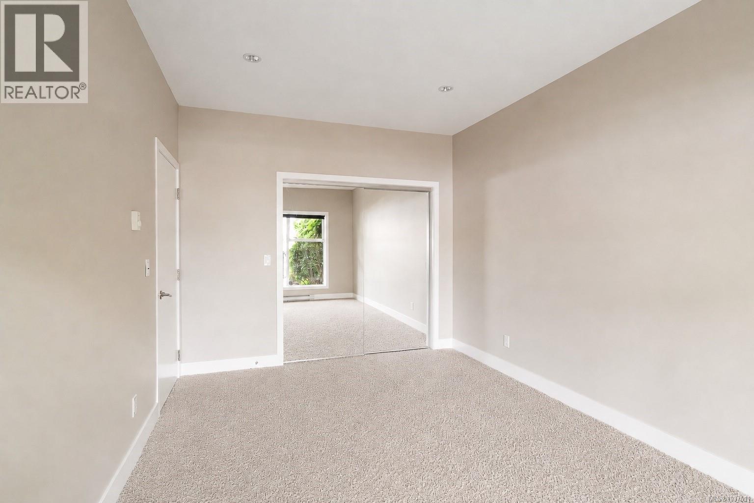 TH2 2591 Penrhyn Street, Saanich