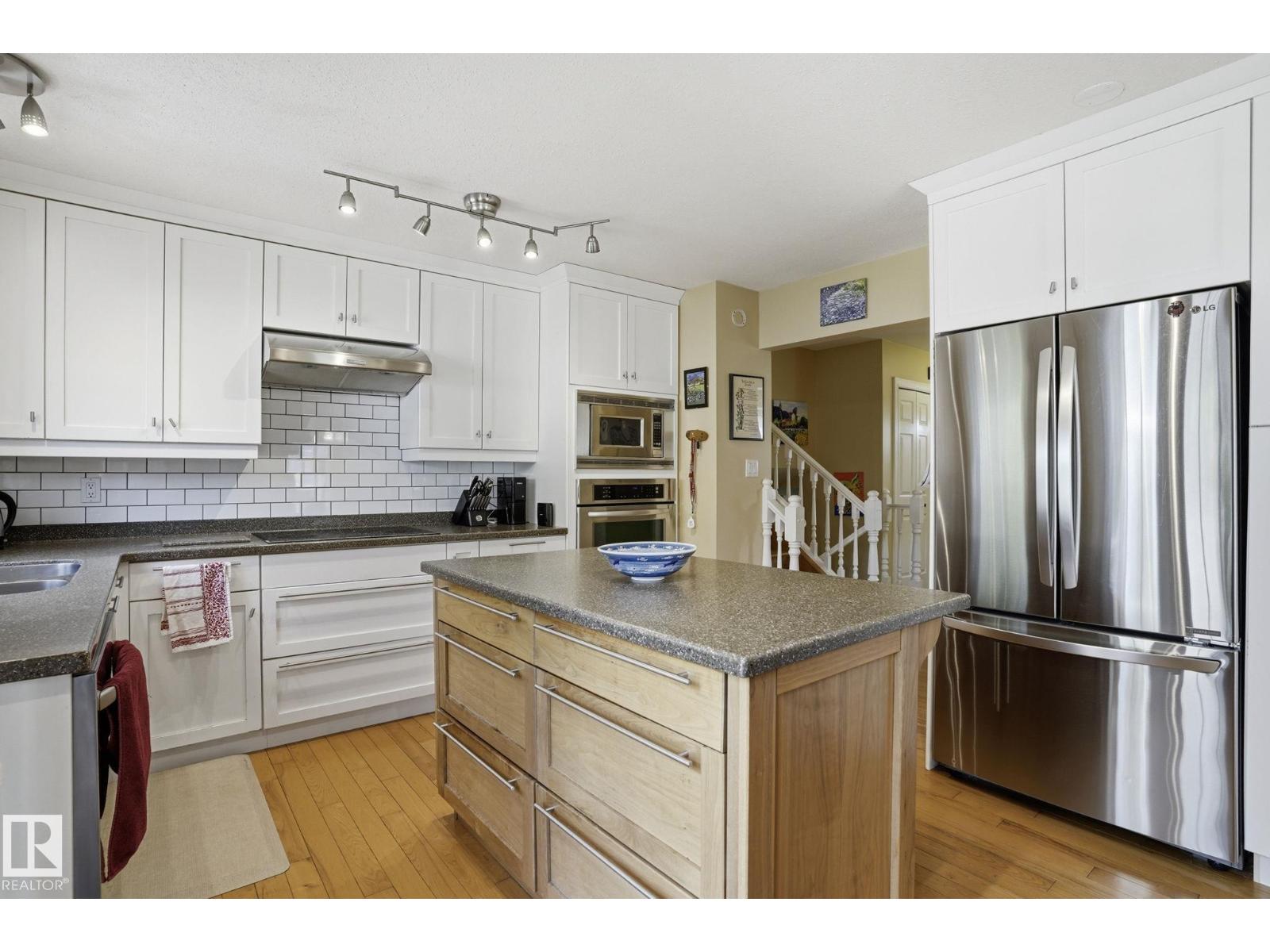 210 Porter AV — photo 12