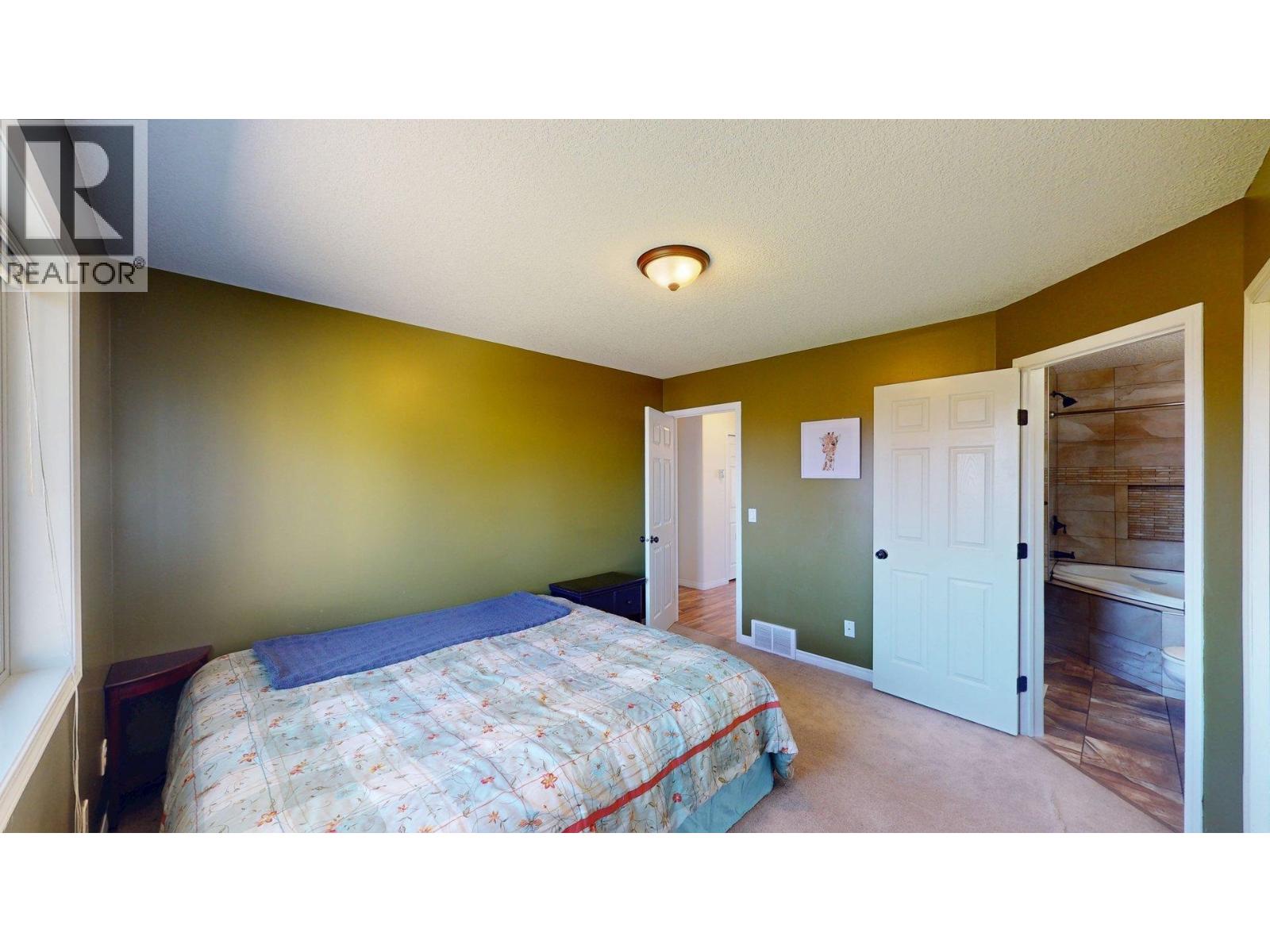 8812 113A AVENUE - 10