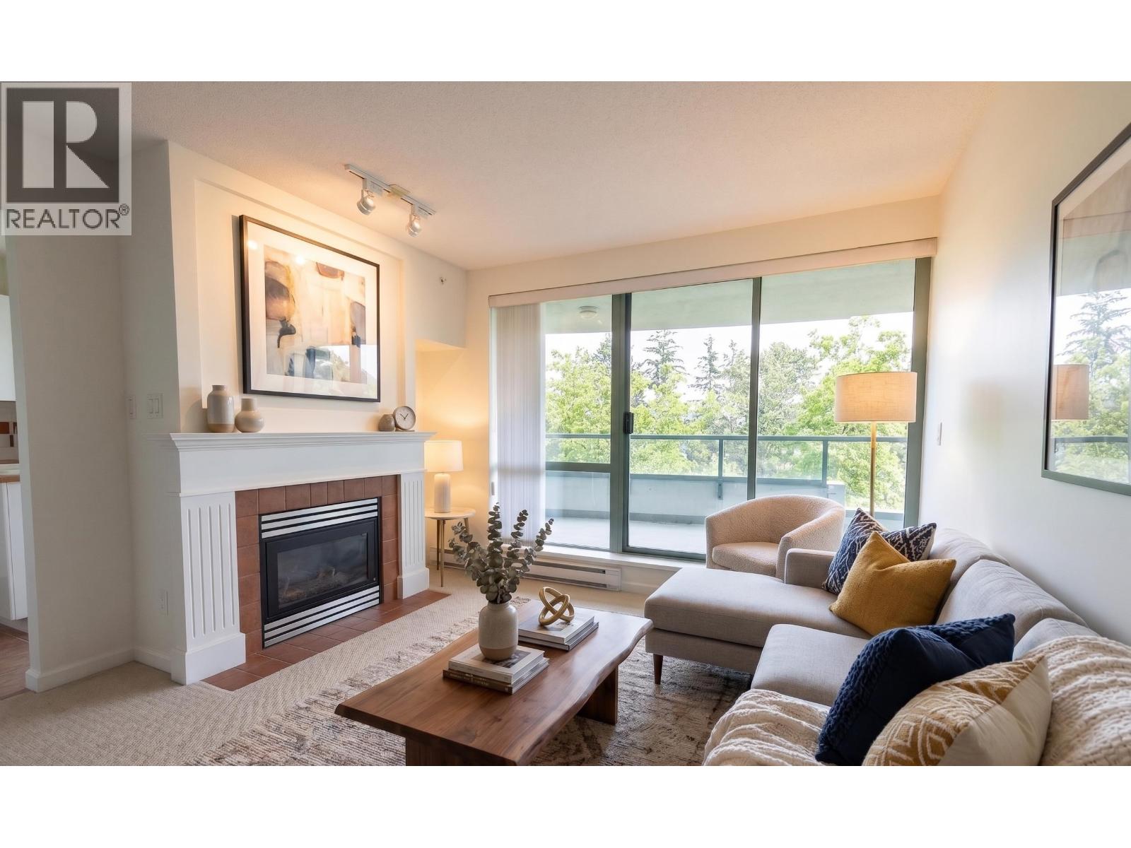 807 6611 SOUTHOAKS Crescent - main photo