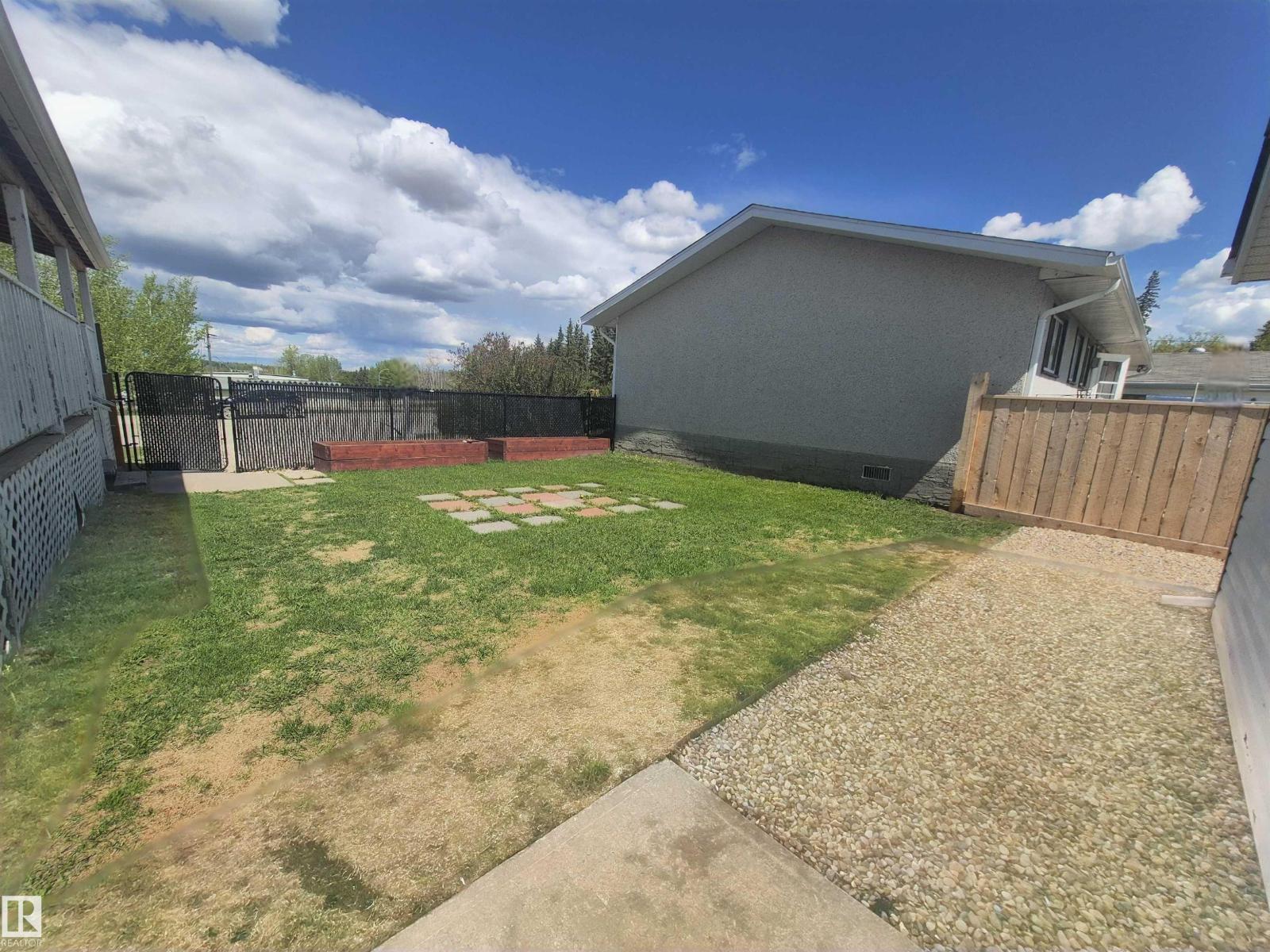 4631 48 AV — photo 14