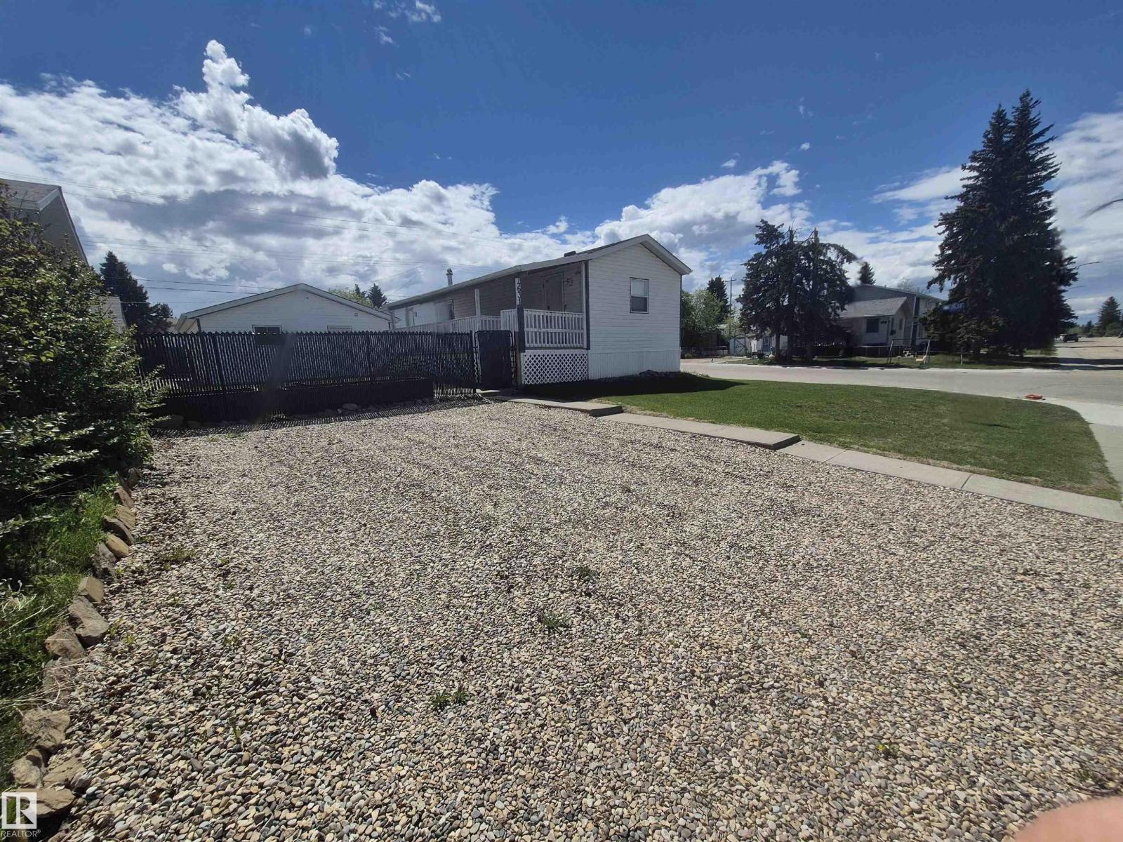 4631 48 AV — photo 17