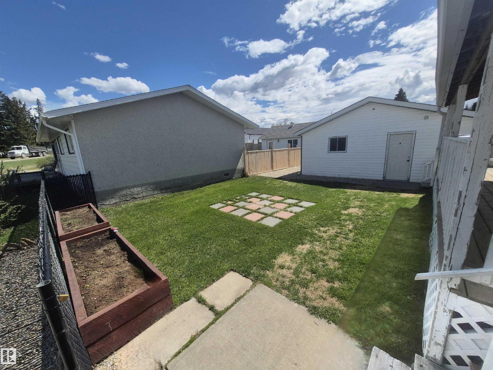 4631 48 AV — photo 13
