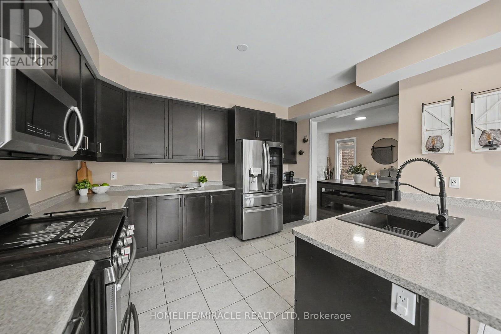 14 WILLOUGHBY WAY - 14