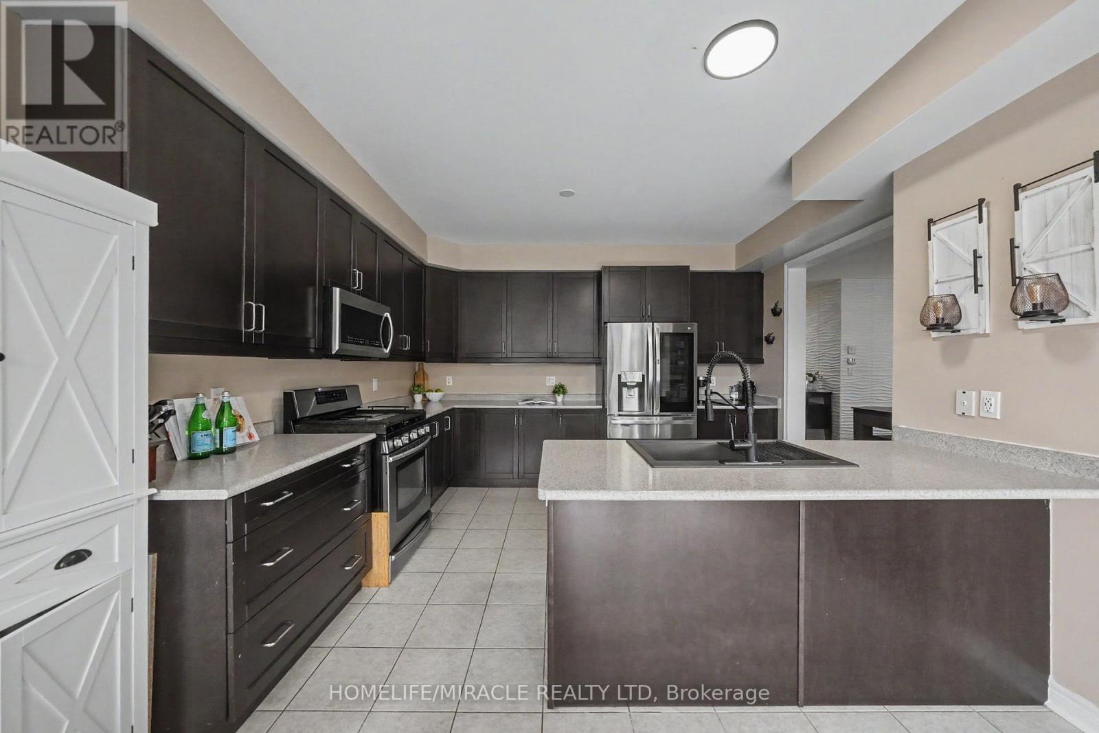 14 WILLOUGHBY WAY - 15