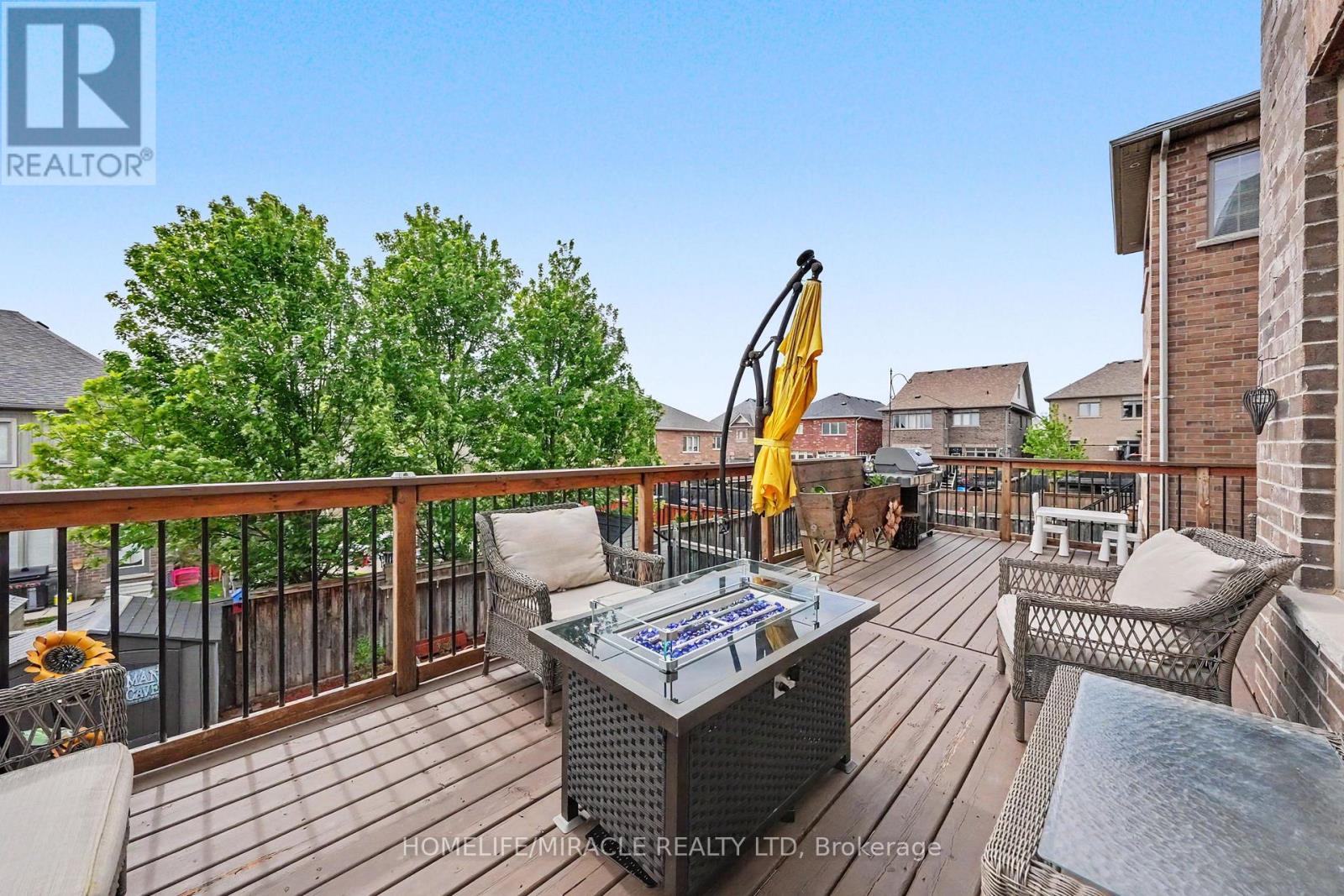 14 WILLOUGHBY WAY - 21