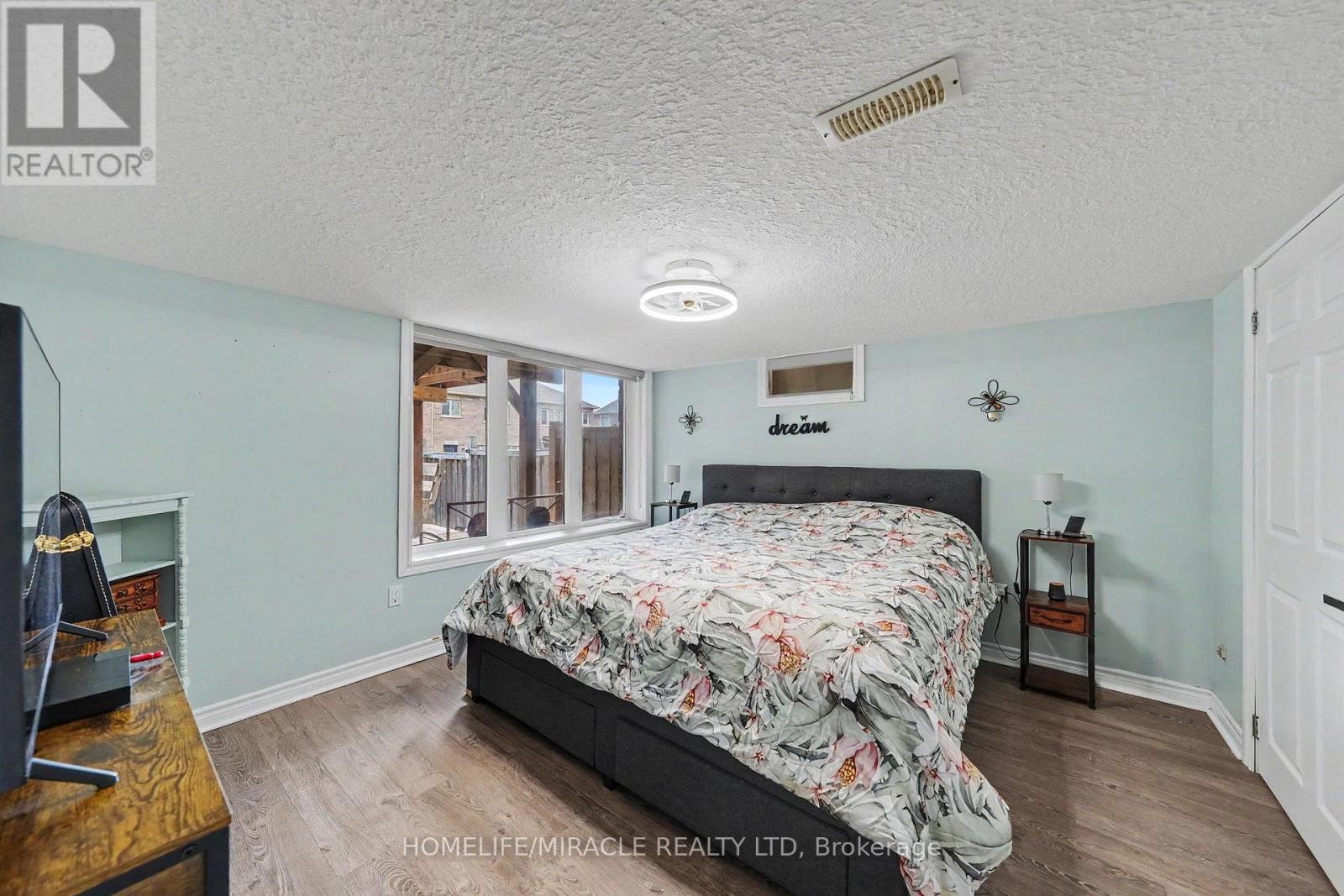 14 WILLOUGHBY WAY - 40