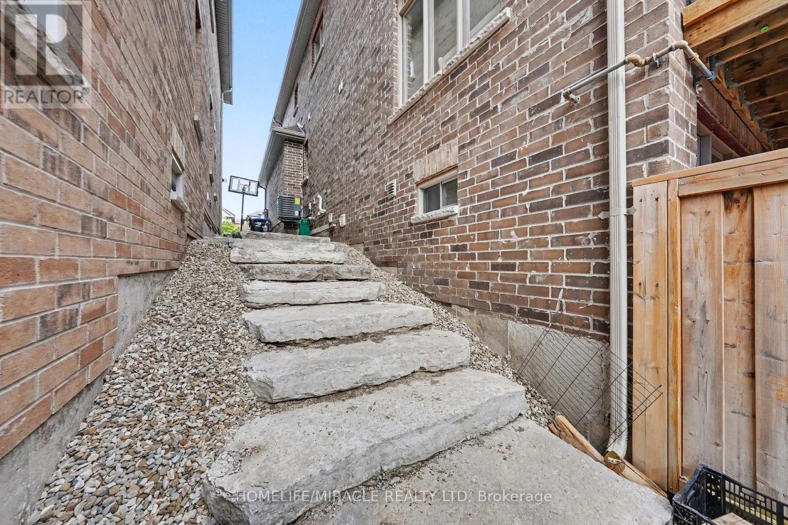 14 WILLOUGHBY WAY - 43