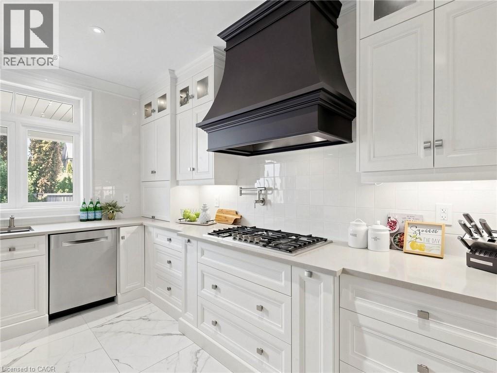 315 WILSON Street W - 13