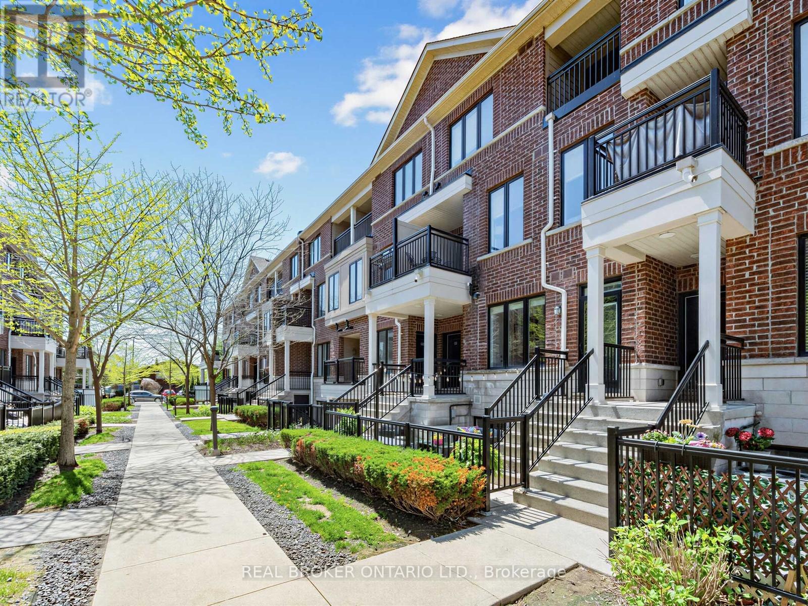 #88 30 CARNATION AVENUE - 27