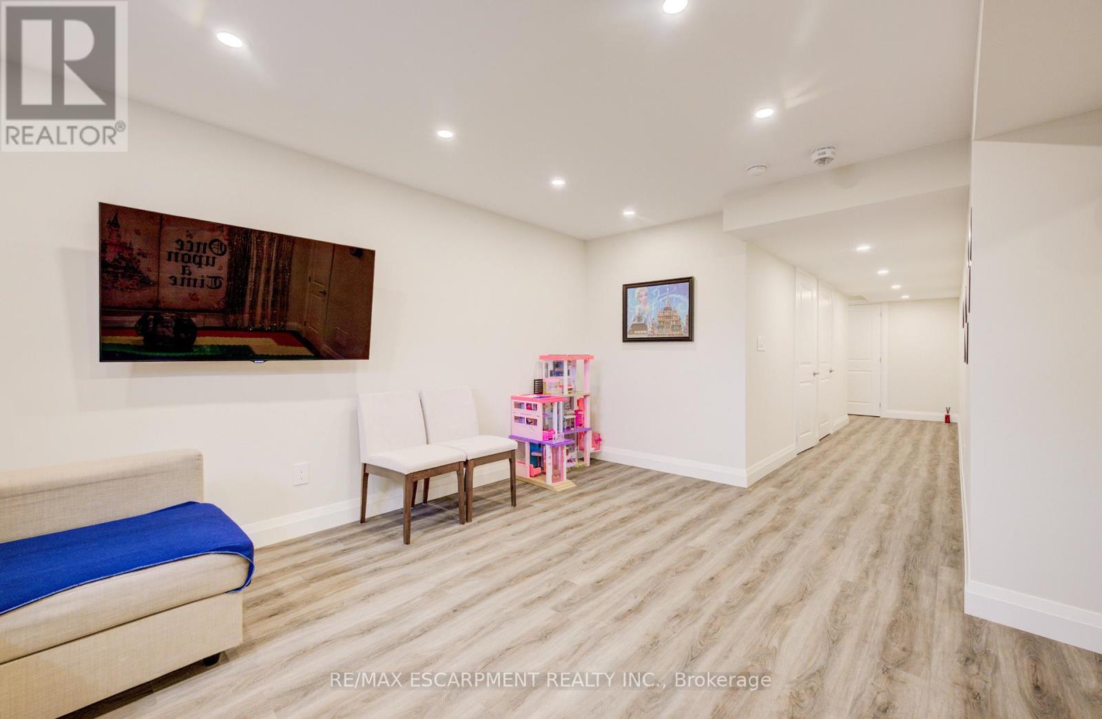 3352 STALYBRIDGE DRIVE - 33