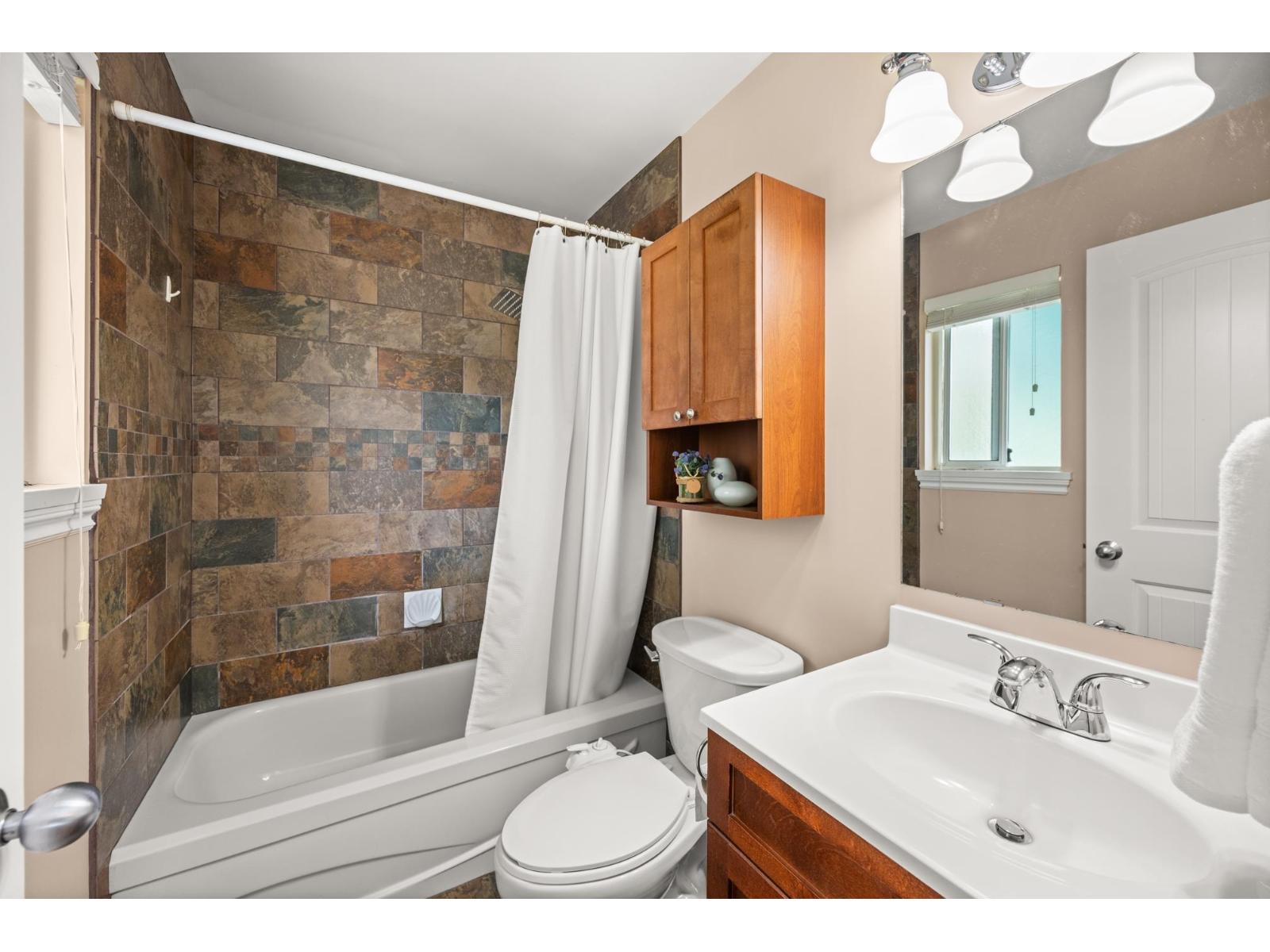 8965 213 STREET, Langley