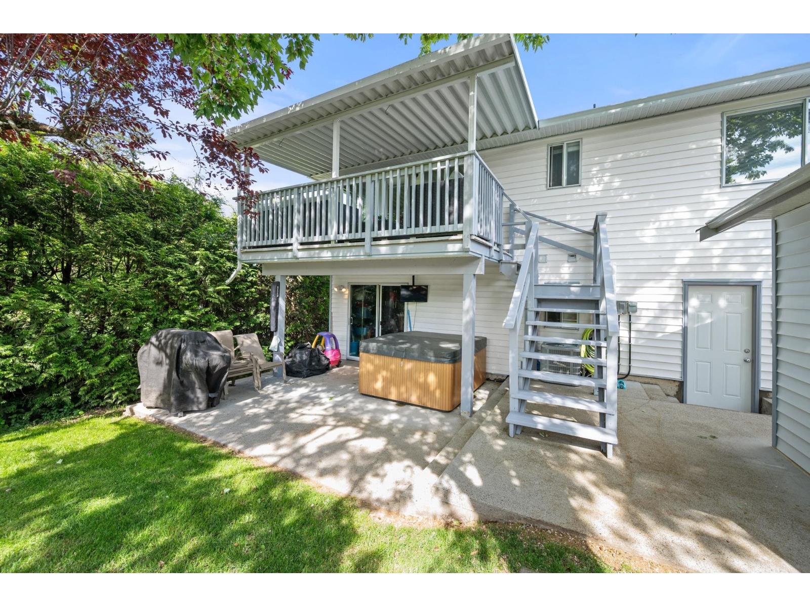8965 213 STREET, Langley