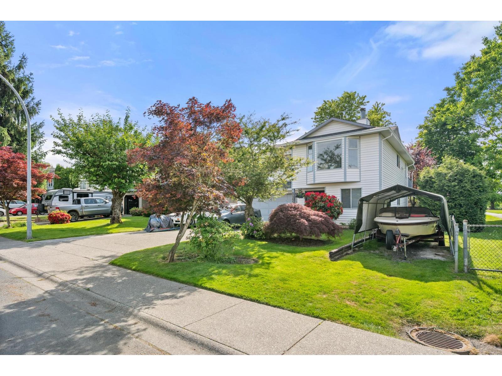 8965 213 STREET, Langley