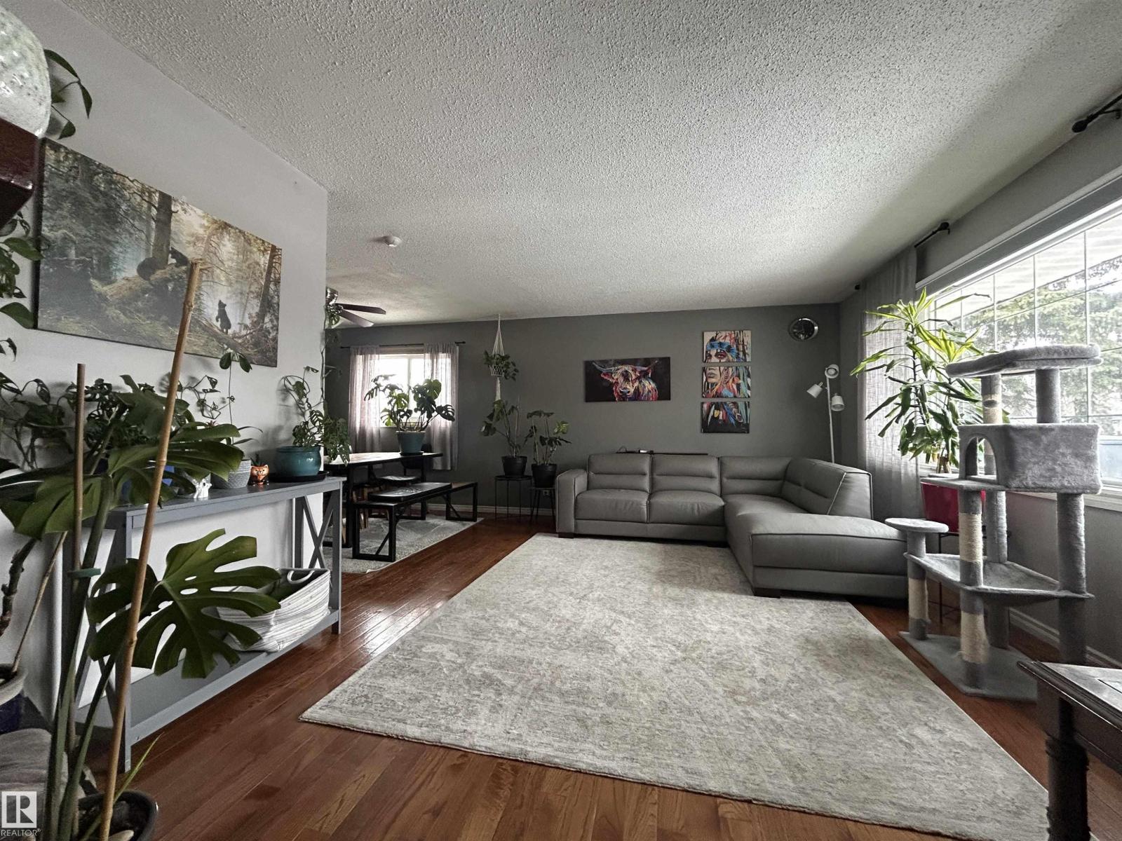 8603 149 ST NW - 5
