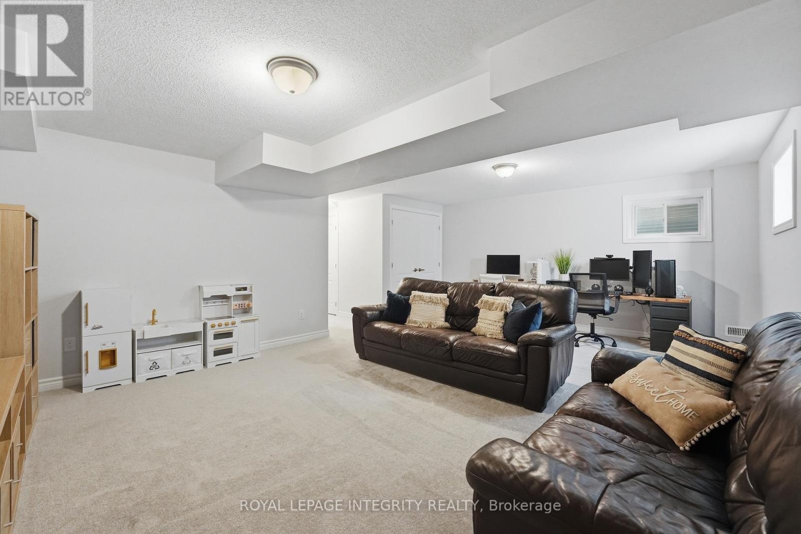 3 Bed, 3 Bath House for Sale in Ottawa – 193 EQUITATION CIRCLE, Ottawa – MLS# X13164108 - Image 31