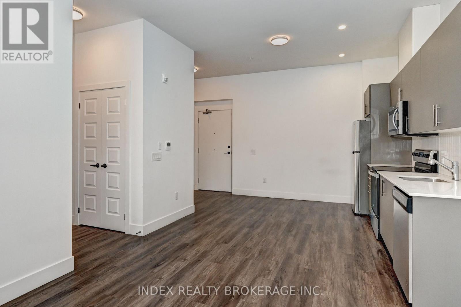 #108 26 LOWES STREET - 18