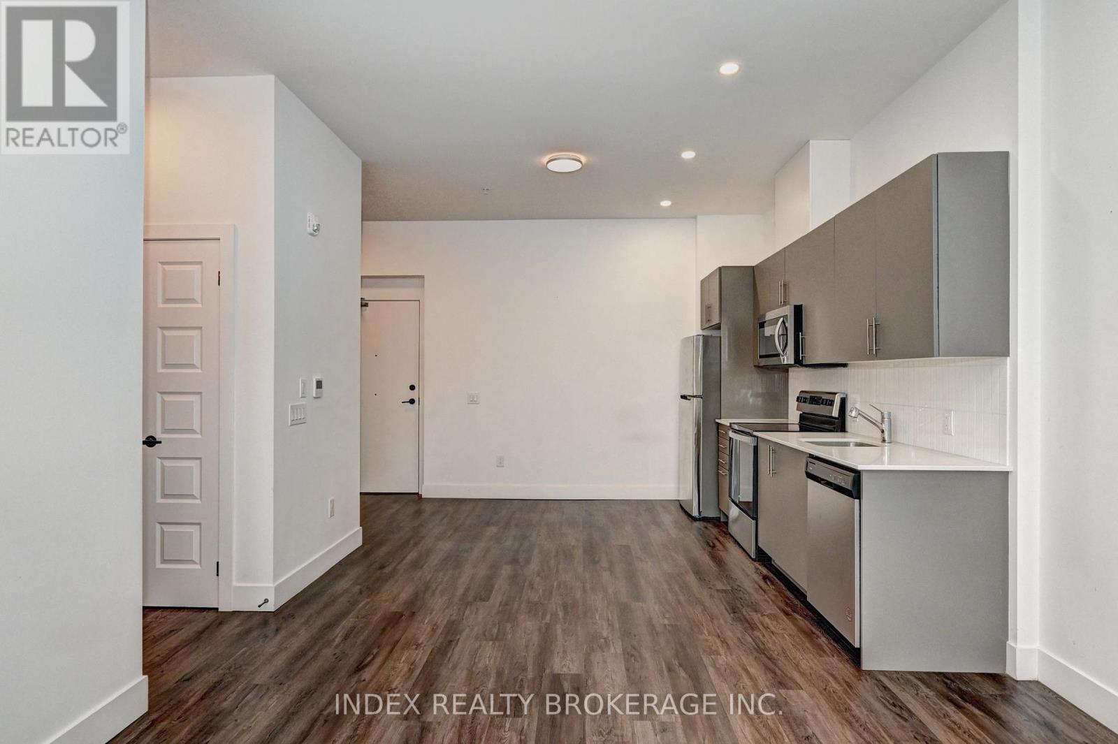 #108 26 LOWES STREET - 19