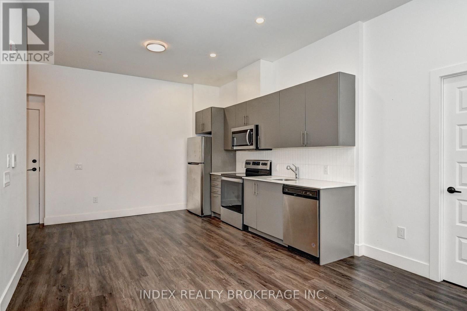 #108 26 LOWES STREET - 20