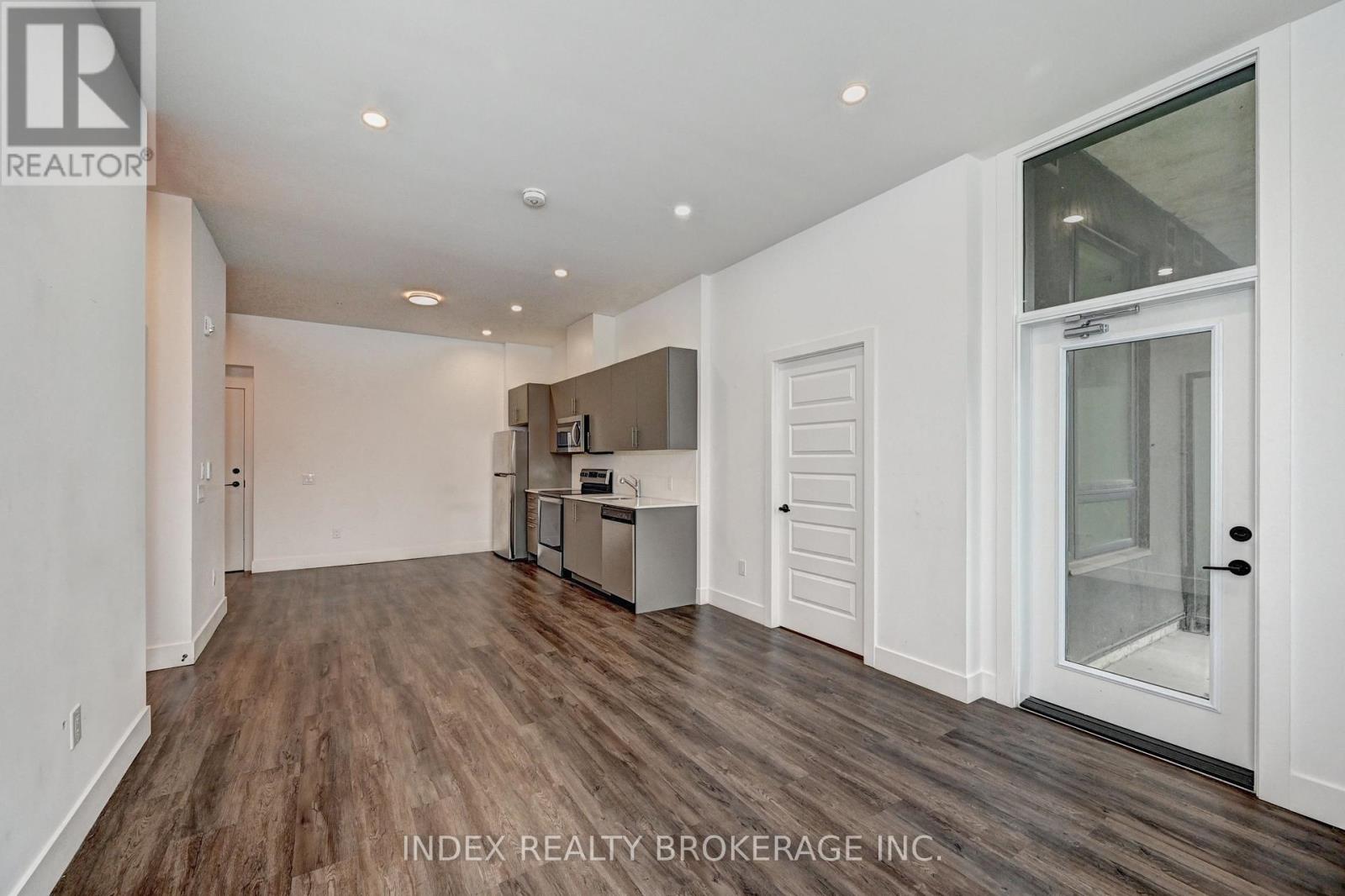 #108 26 LOWES STREET - 9