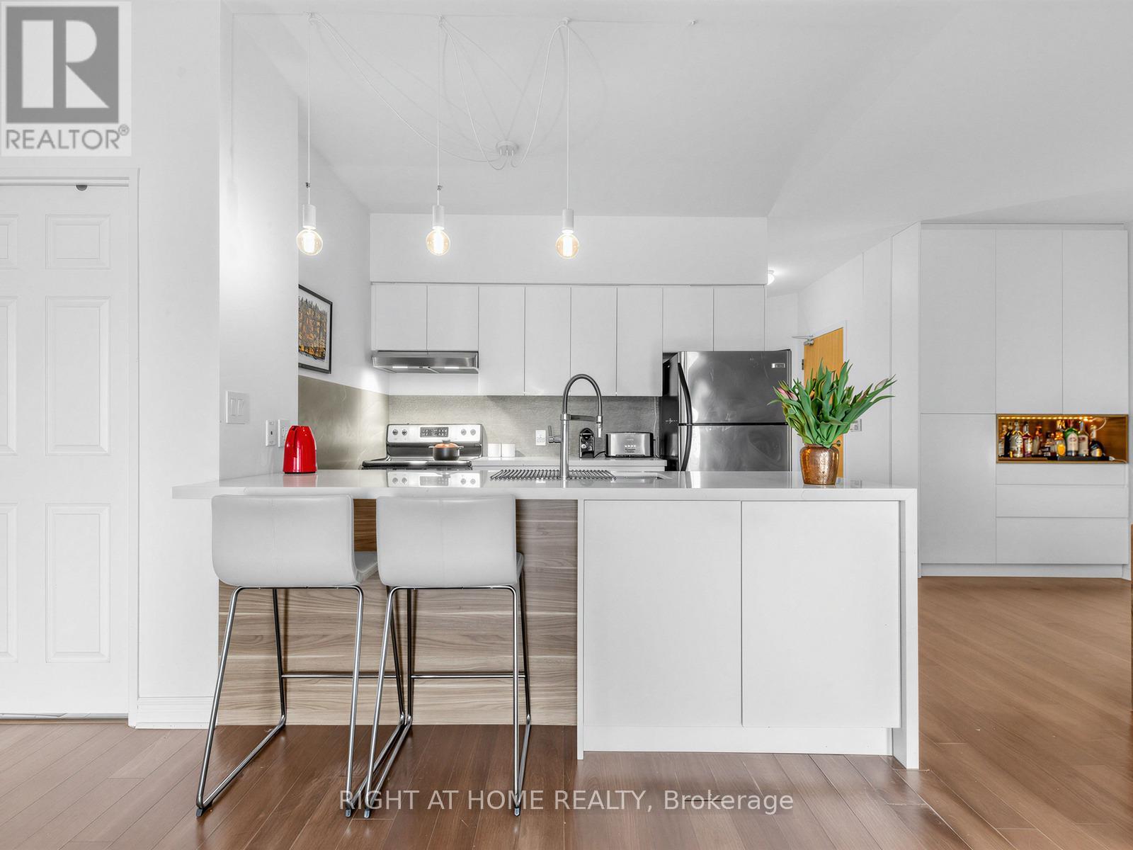 #406 11 CHRISTIE STREET - 15