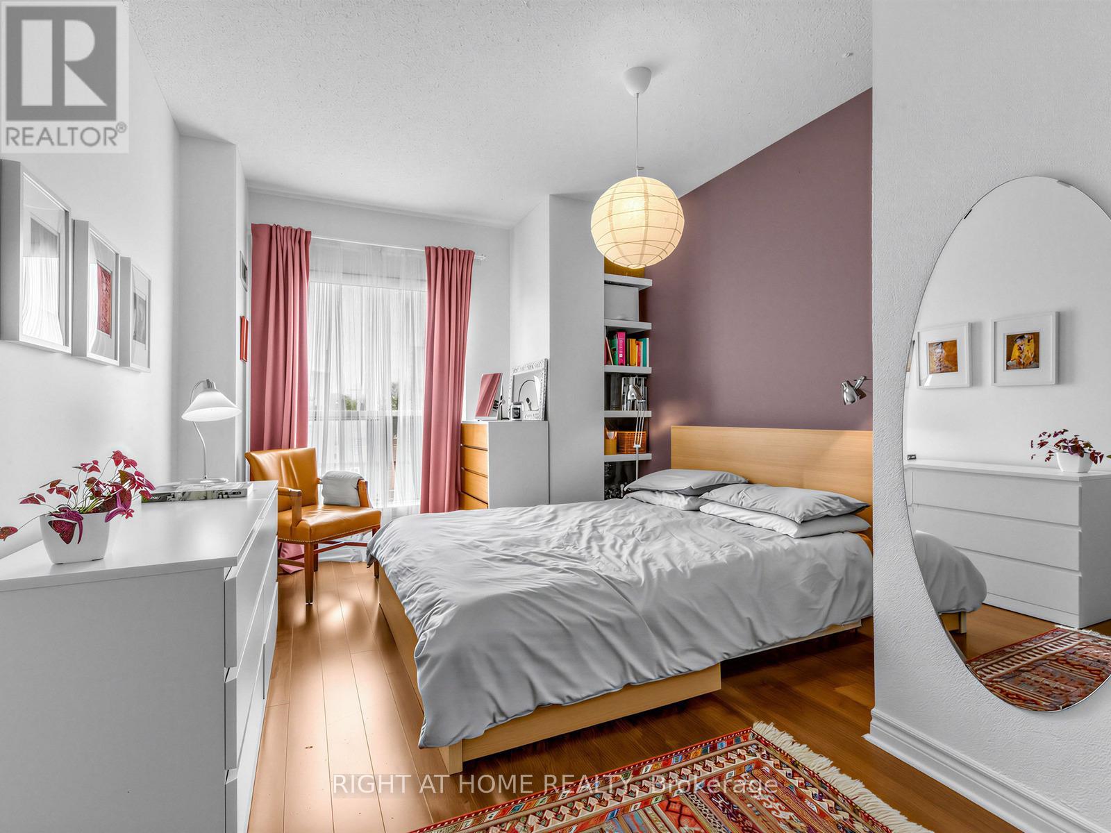 #406 11 CHRISTIE STREET - 22
