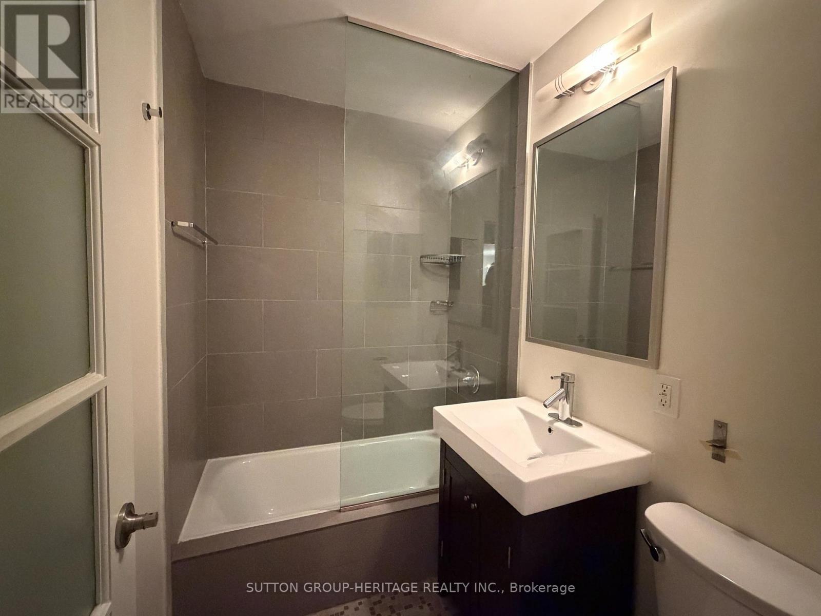 #704 581 AVENUE ROAD - 11