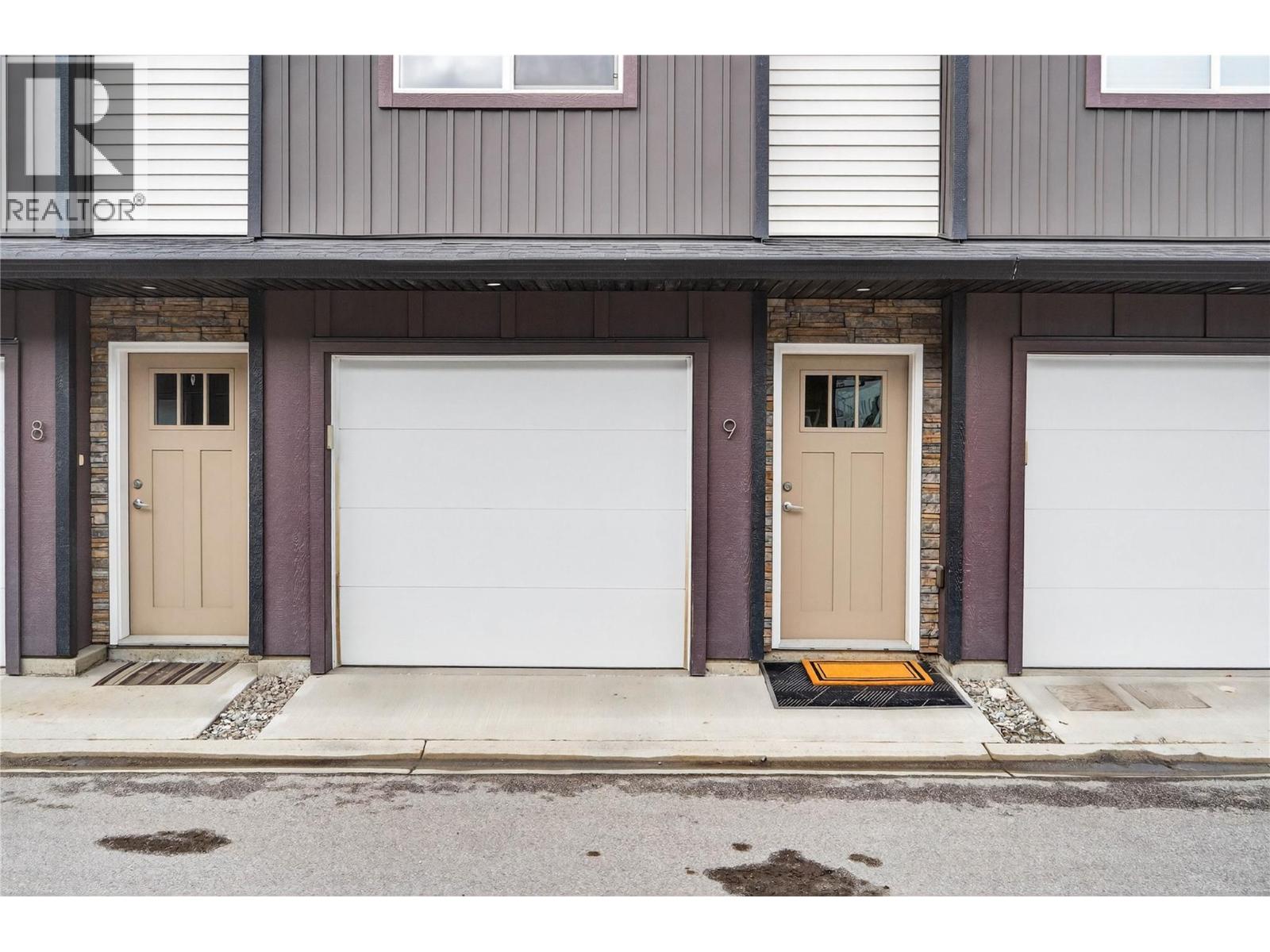 #9 2081 11 Avenue NE - 22