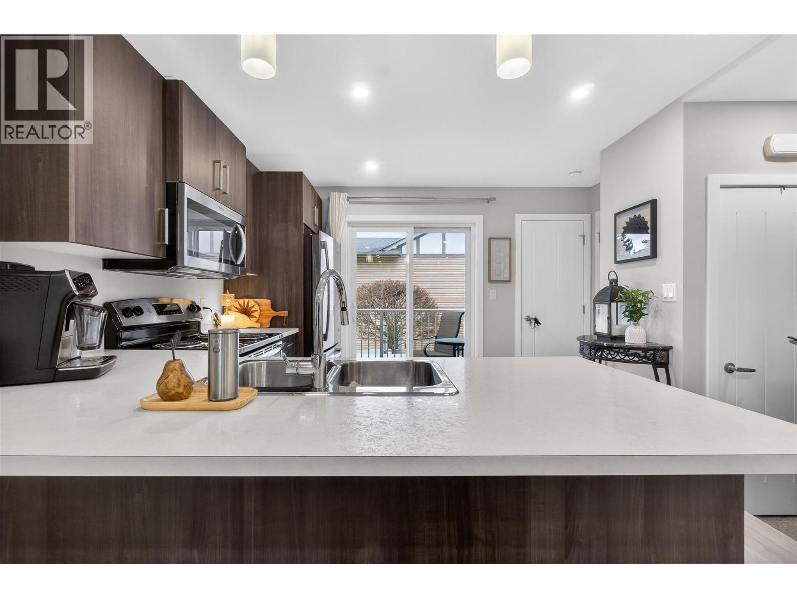 #9 2081 11 Avenue NE - 6