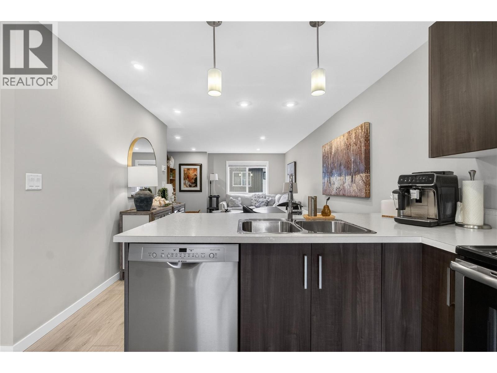 #9 2081 11 Avenue NE - 5